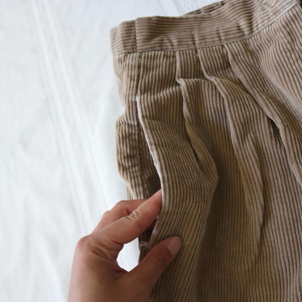 Vintage tan high waisted pleated corduroy shorts - Picture 6 of 8